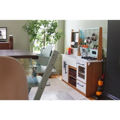 Kidkraft Farmhouse Play Kitchen With 18pc Accessory Play Set 12 Kidkraft Farmhouse Play Kitchen With 18pc Accessory Play Set - Image 10